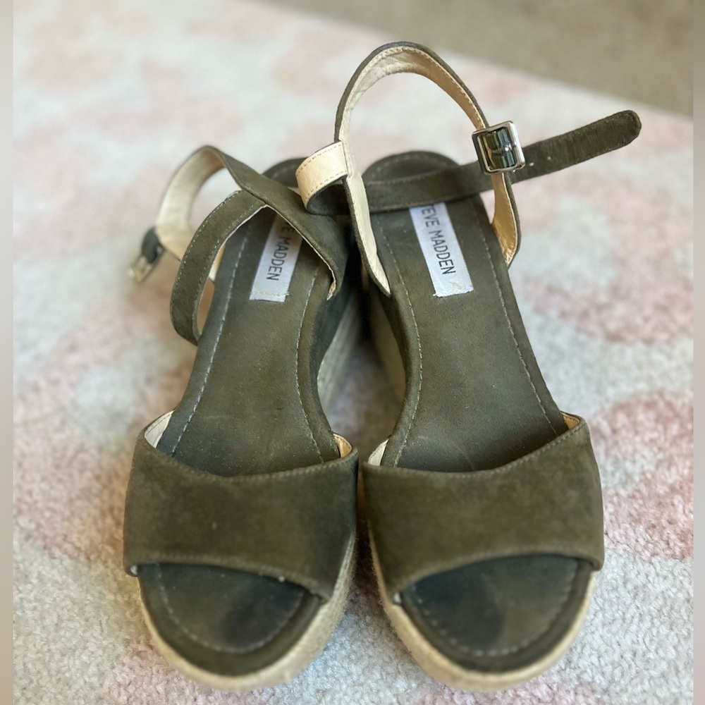 Steve Madden Olive Green Platform Sandal - Size 7